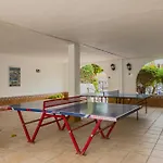 Private Garden Two Bedroom At Fairways Club Apartman *