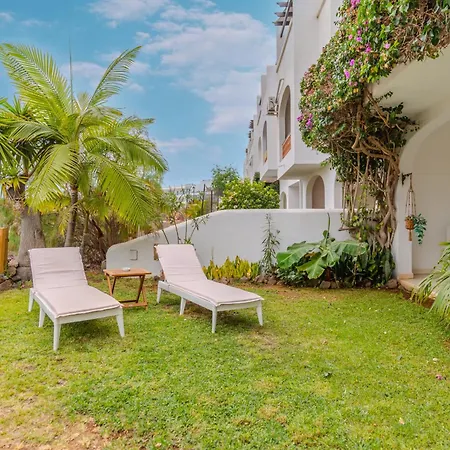 Private Garden Two Bedroom At Fairways Club Apartman
